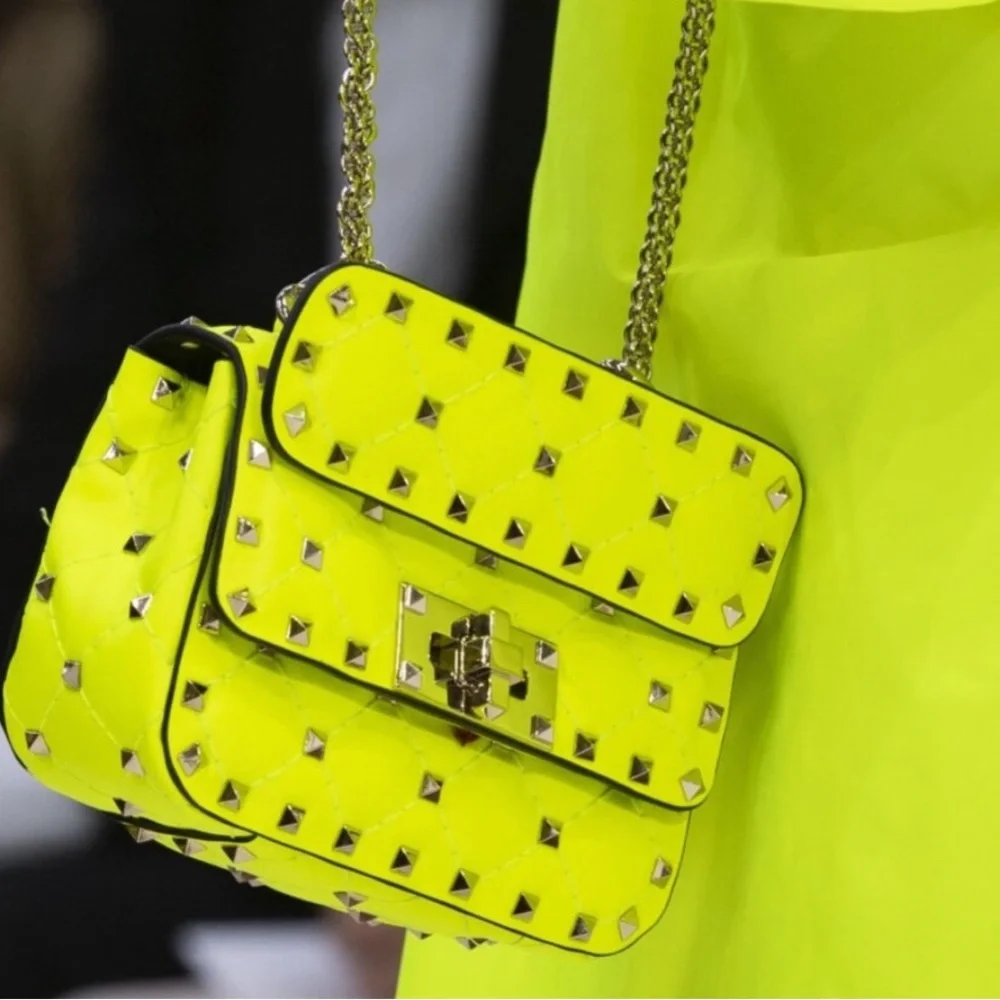⭐️Valentino Garavani 2020 Mini Spike It Rockstud Neon Leather Shoulder Bag - Picture 9 of 10